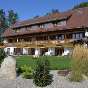 Große Ferienwohnung im Schwarzwald mit eigenem Balkon und Garten